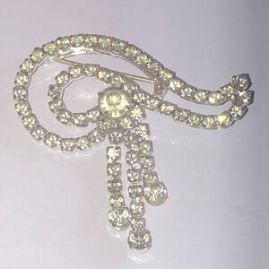 Elegant Vintage Silver Tone Crystal CZ Rhinestone Retro Boho Classic Brooch